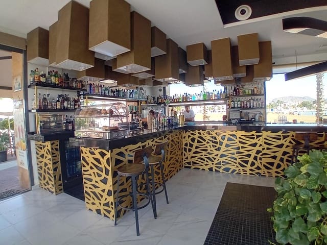 Bedrijf te koop in Puerto de Mazarron, Mazarrón - € 495.000 (Ref: 9335006)