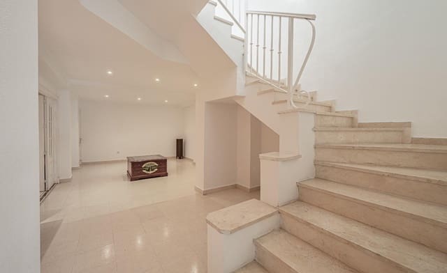 4 slaapkamer Villa te koop in Benahavís - € 650.000 (Ref: 9375361)