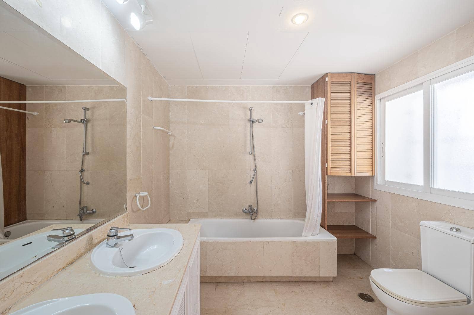 4 slaapkamer Villa te koop in Benahavis - € 650.000 (Ref: 9375361)