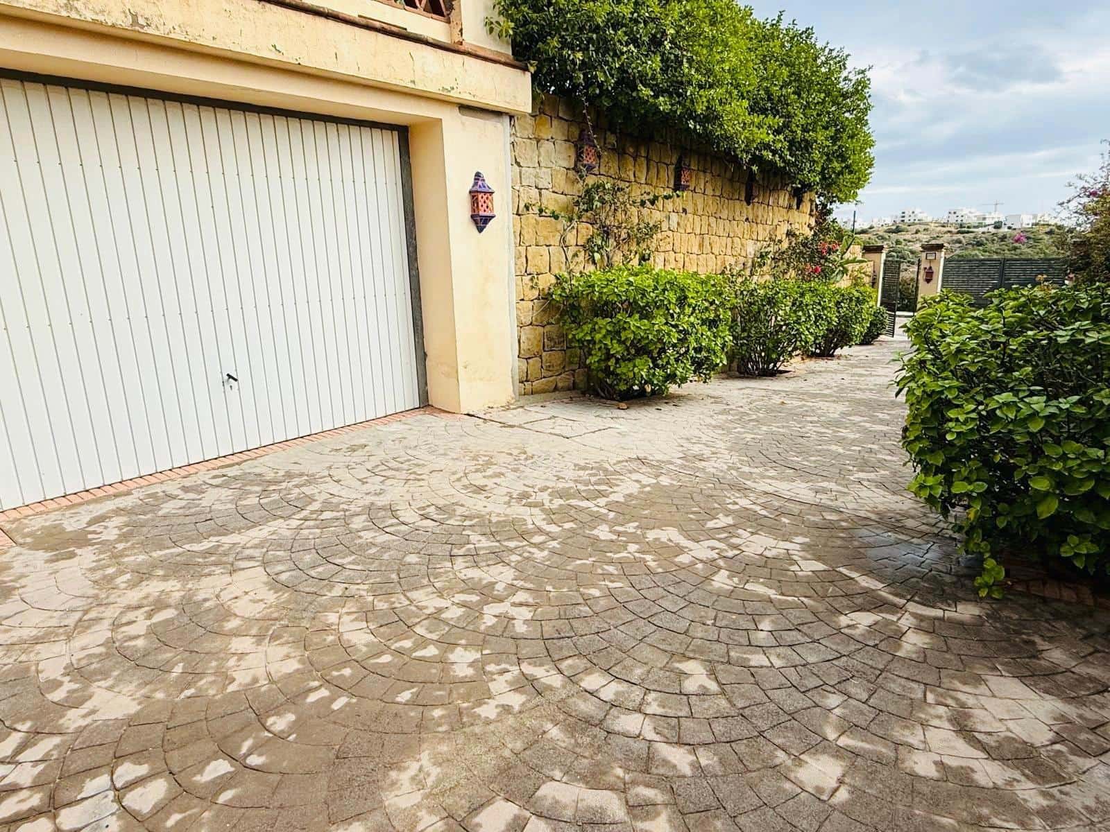 5 slaapkamer Villa te koop in Casares met zwembad garage - € 1.900.000 (Ref: 9411010)