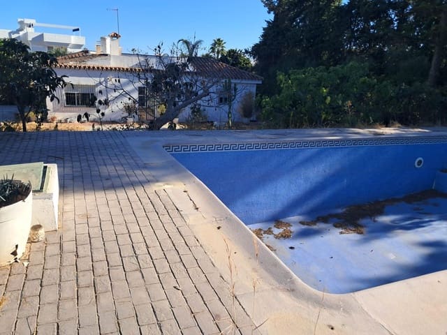 5 slaapkamer Villa te koop in El Paraiso, Estepona met zwembad - € 1.150.000 (Ref: 9451016)