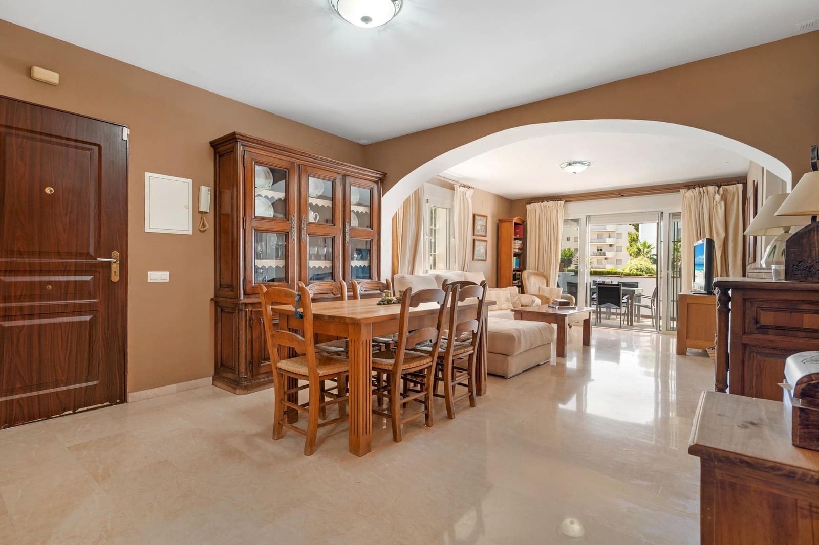 3 slaapkamer Appartement te koop in Nueva Andalucia met zwembad - € 680.000 (Ref: 9451023)