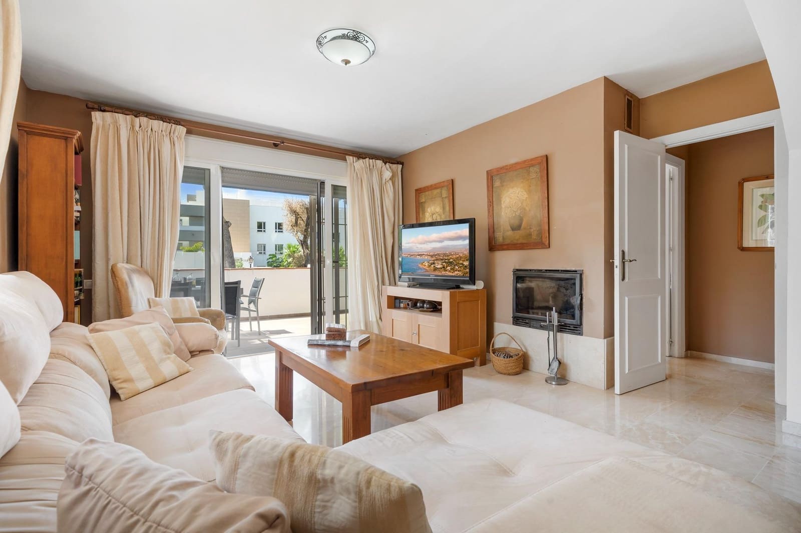 3 slaapkamer Appartement te koop in Nueva Andalucia met zwembad - € 680.000 (Ref: 9451023)