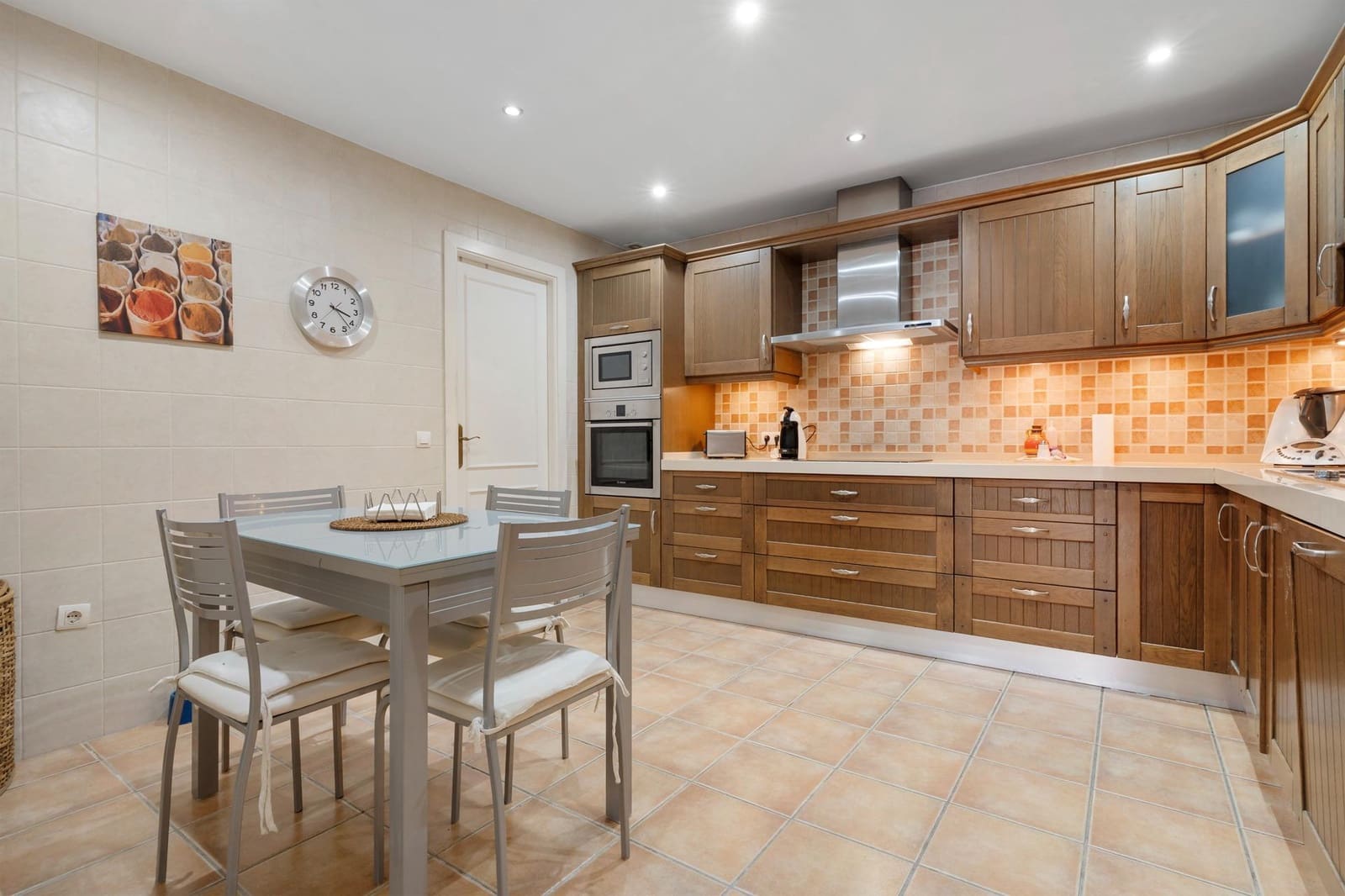 3 slaapkamer Appartement te koop in Nueva Andalucia met zwembad - € 680.000 (Ref: 9451023)