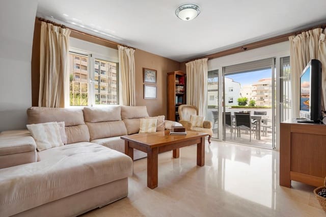 3 slaapkamer Appartement te koop in Nueva Andalucía Centro, Marbella met zwembad - € 680.000 (Ref: 9451023)