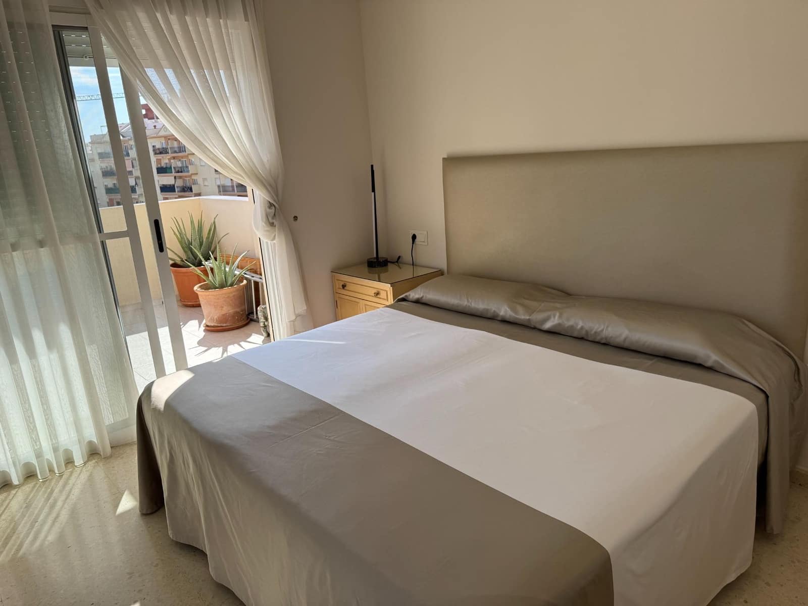 4 soveværelse Penthouse til salg i Estepona med swimmingpool garage - € 790.000 (Ref: 9452161)