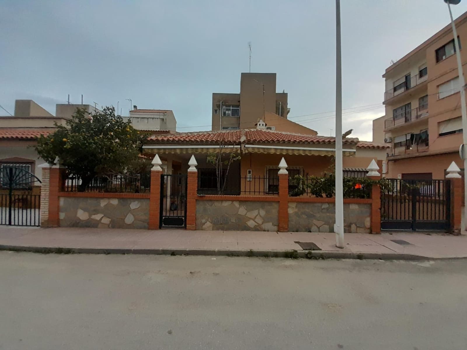 5 bedroom Villa for sale in Puerto de Mazarron - € 212,000 (Ref: 9541157)