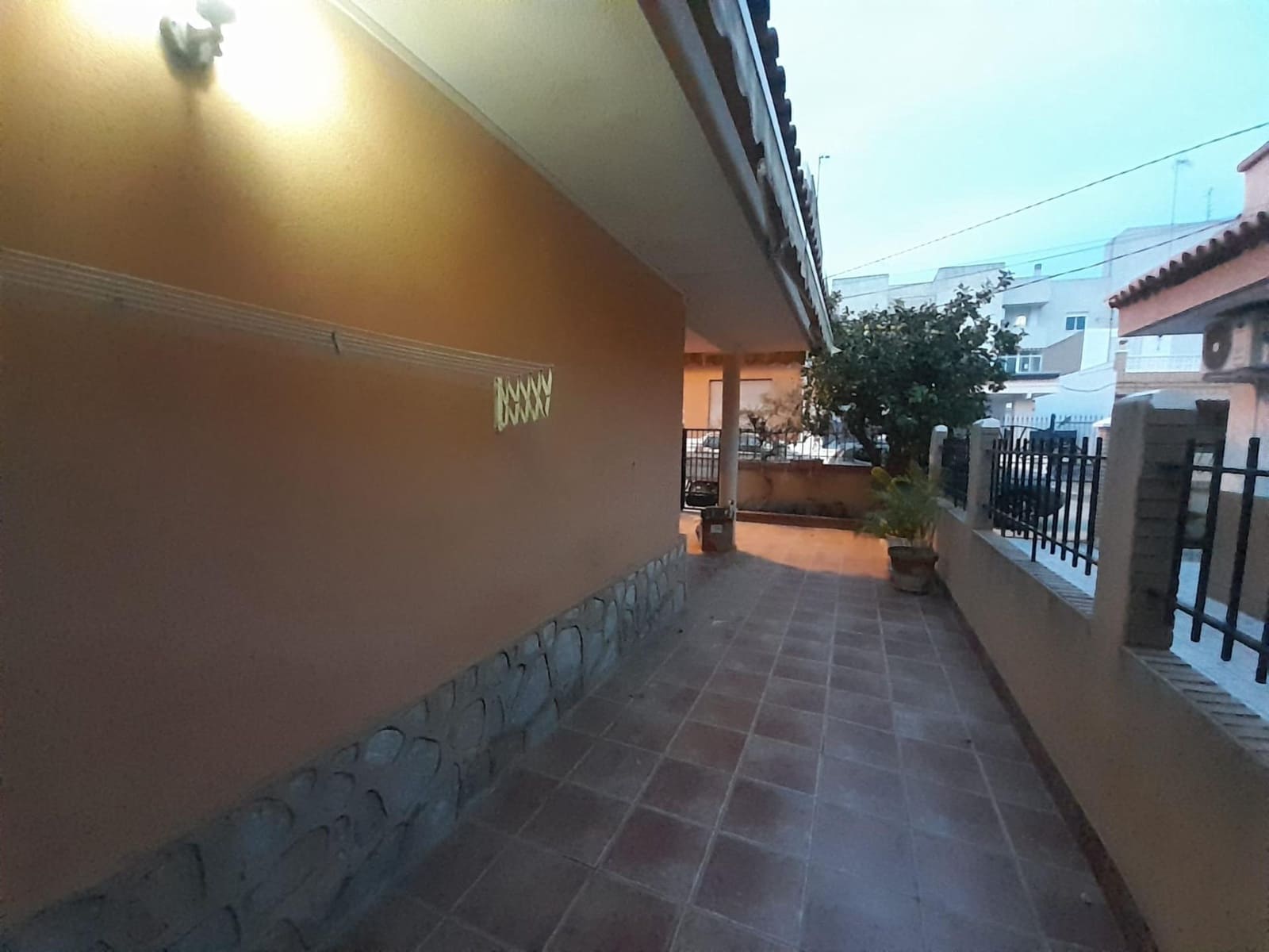 5 bedroom Villa for sale in Puerto de Mazarron - € 212,000 (Ref: 9541157)