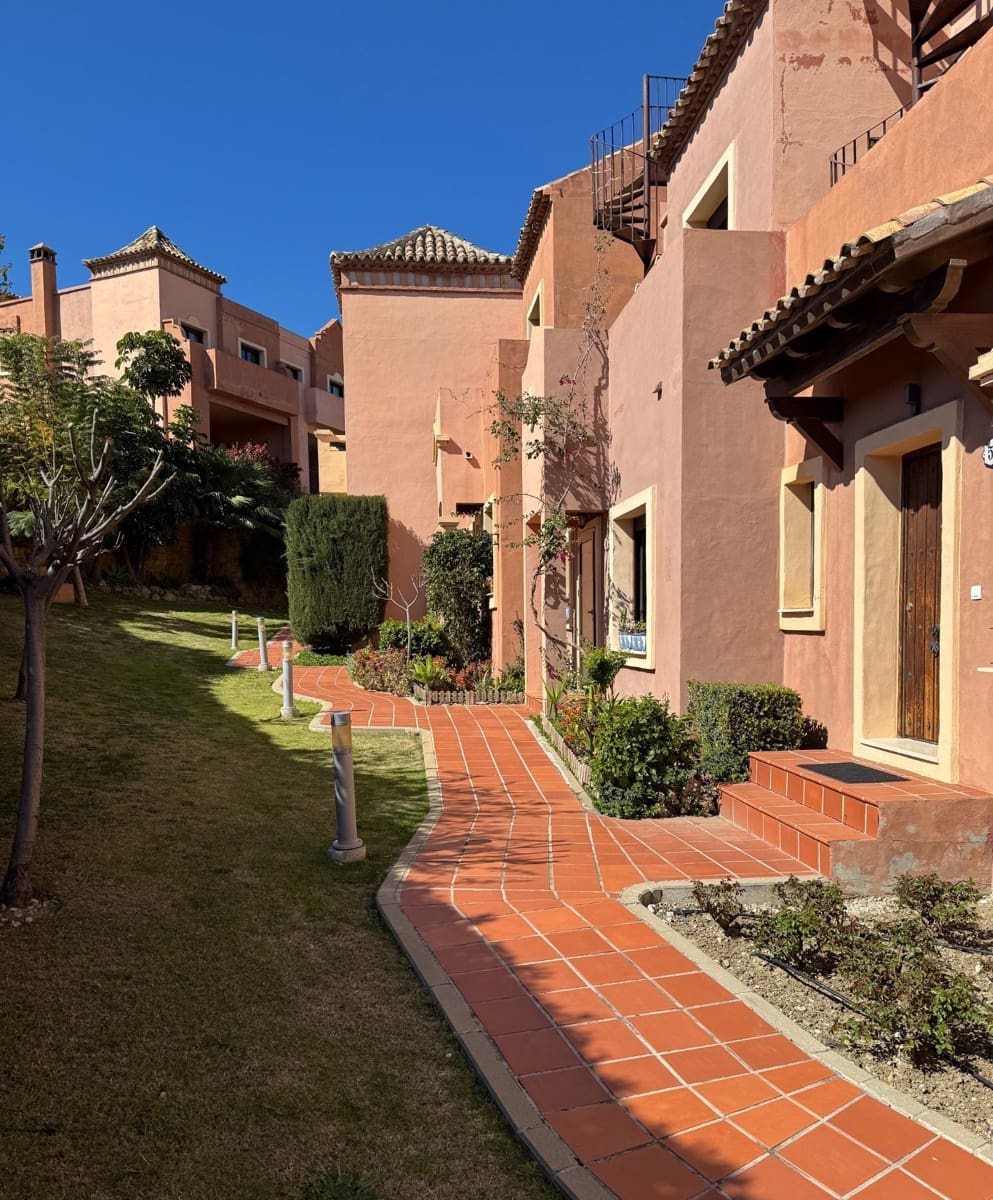 4 sovrum Hus till salu i Estepona med pool - 665 000 € (Ref: 9695390)