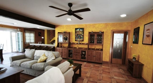 Chalet de 4 habitaciones en La Manga del Mar Menor en venta - 565.000 € (Ref: 9721737)