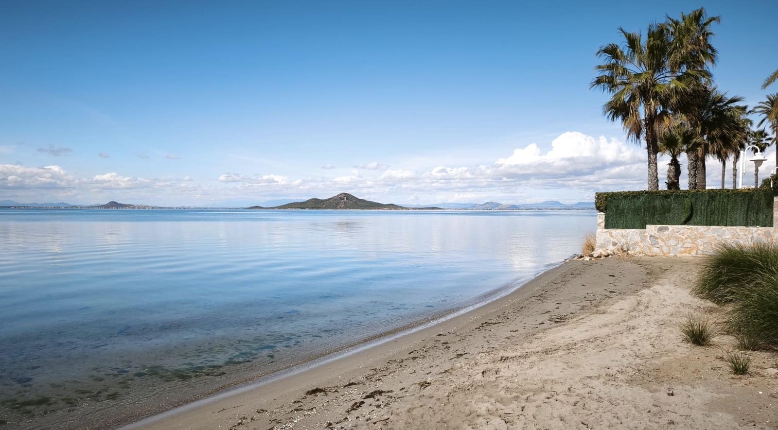 Chalet de 4 habitaciones en La Manga del Mar Menor en venta - 565.000 € (Ref: 9721737)