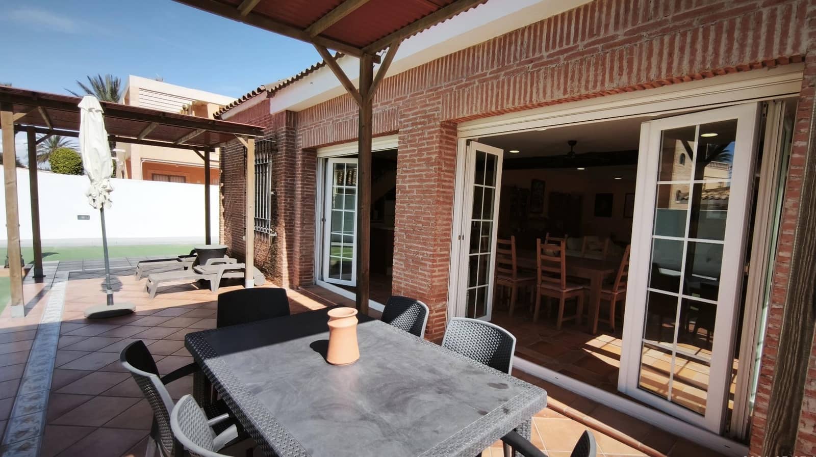 Chalet de 4 habitaciones en La Manga del Mar Menor en venta - 565.000 € (Ref: 9721737)