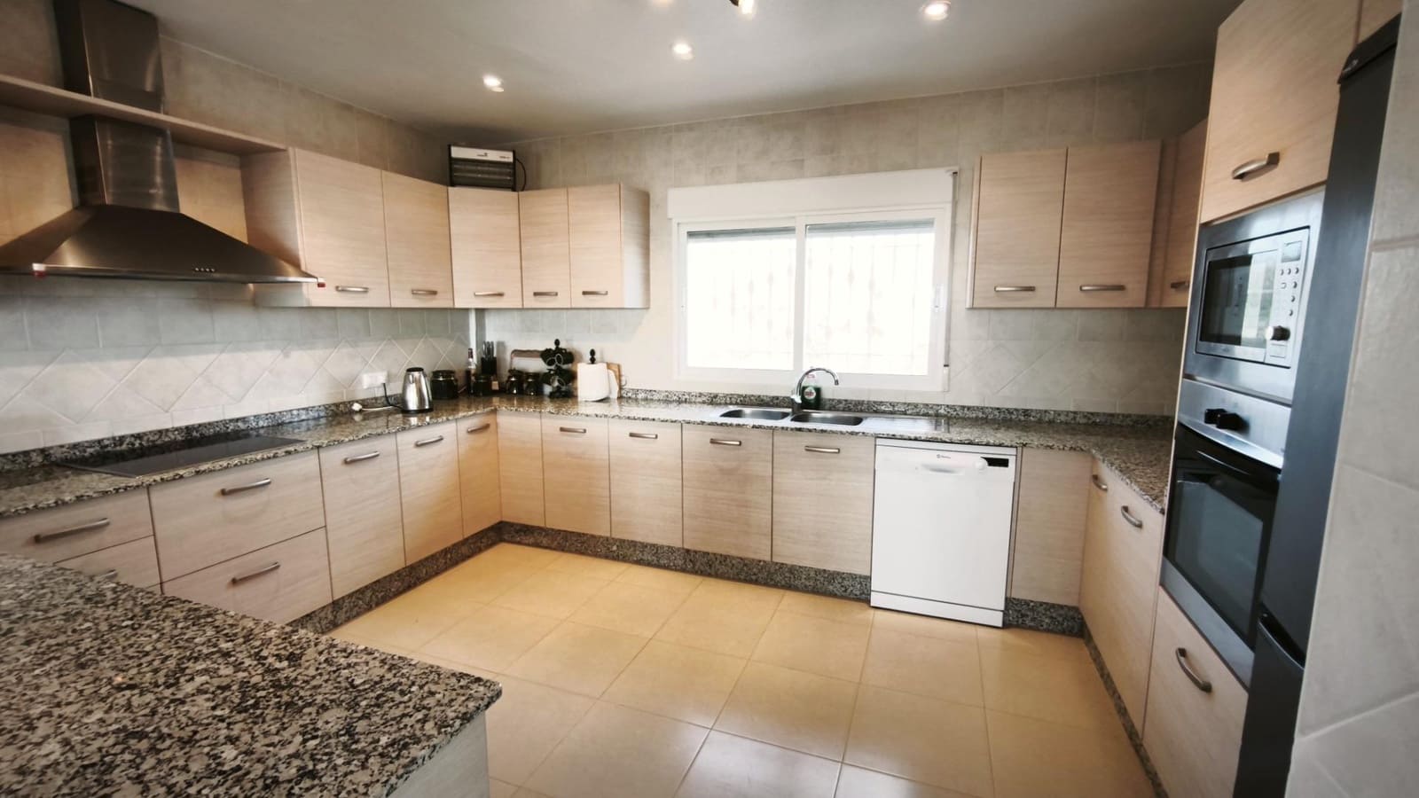 3 bedroom Villa for sale in Zarzadilla de Totana with pool garage - € 375,000 (Ref: 9721738)