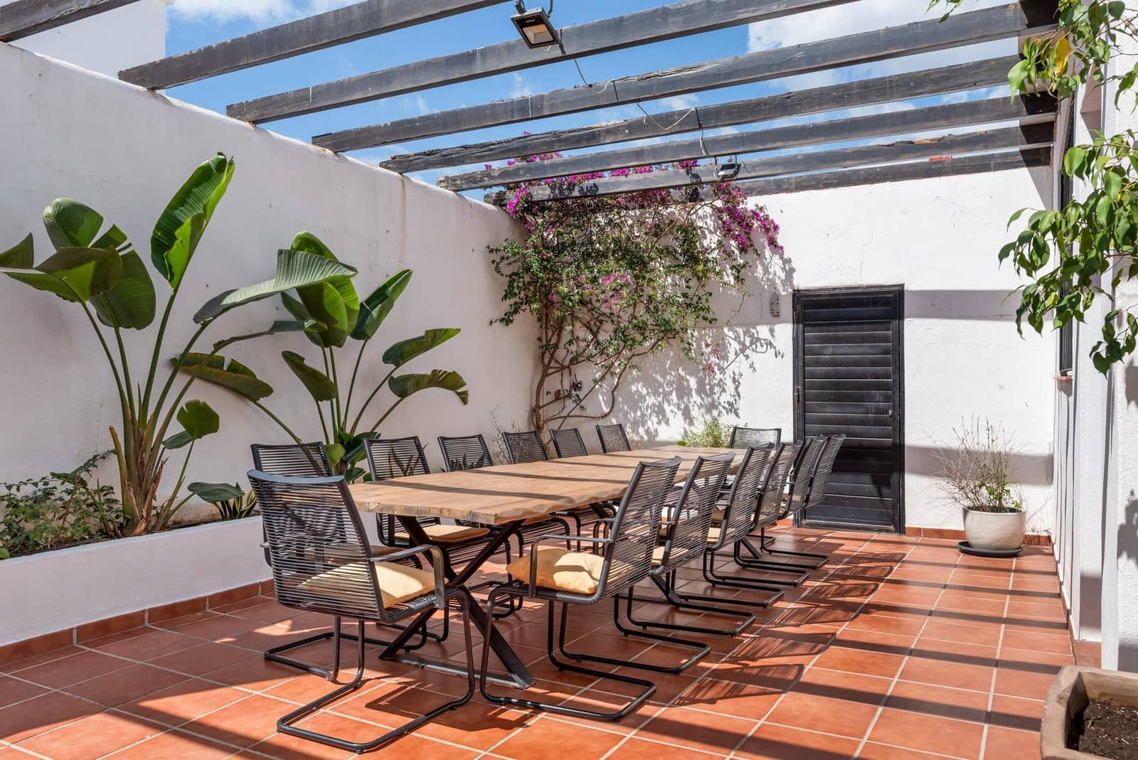 6 bedroom Villa for sale in Marbella with pool - € 1,400,000 (Ref: 9851799)