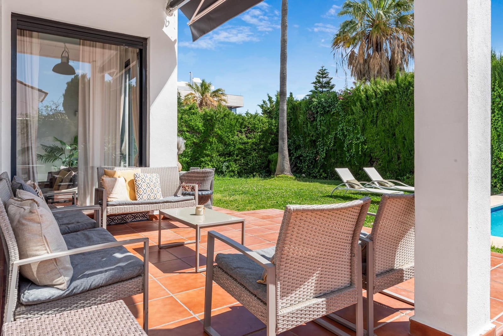 6 bedroom Villa for sale in Marbella with pool - € 1,400,000 (Ref: 9851799)