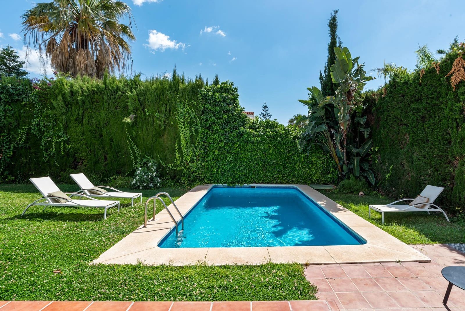 6 bedroom Villa for sale in Marbella with pool - € 1,400,000 (Ref: 9851799)