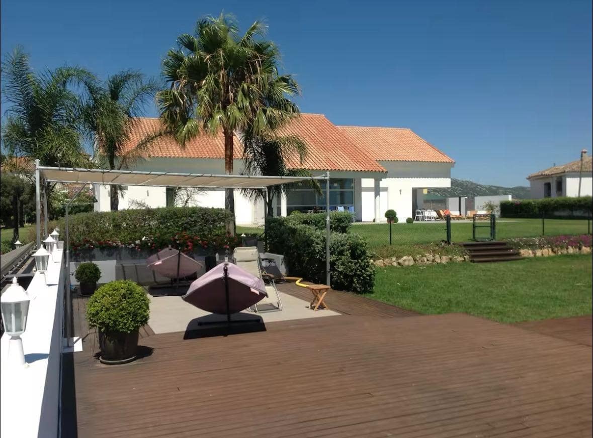 6 soverom Villa til salgs i Manilva med svømmebasseng garasje - € 2 975 000 (Ref: 9851800)