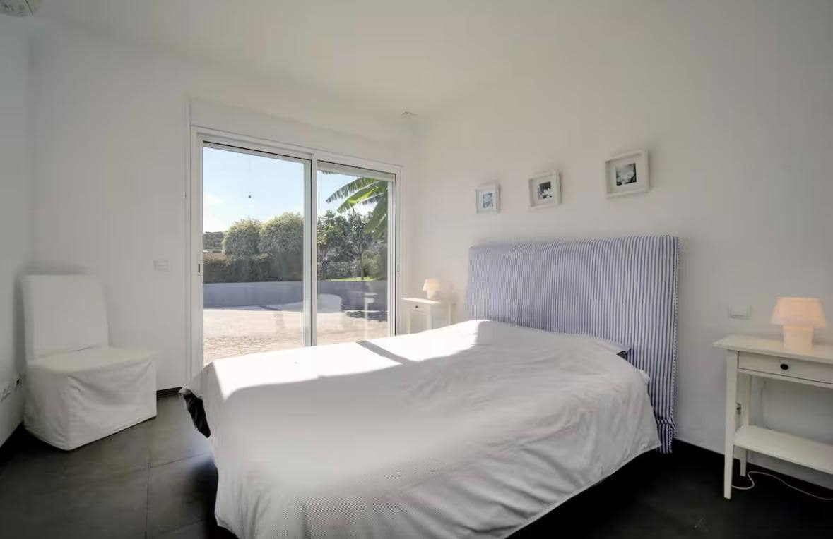 6 soverom Villa til salgs i Manilva med svømmebasseng garasje - € 2 975 000 (Ref: 9851800)