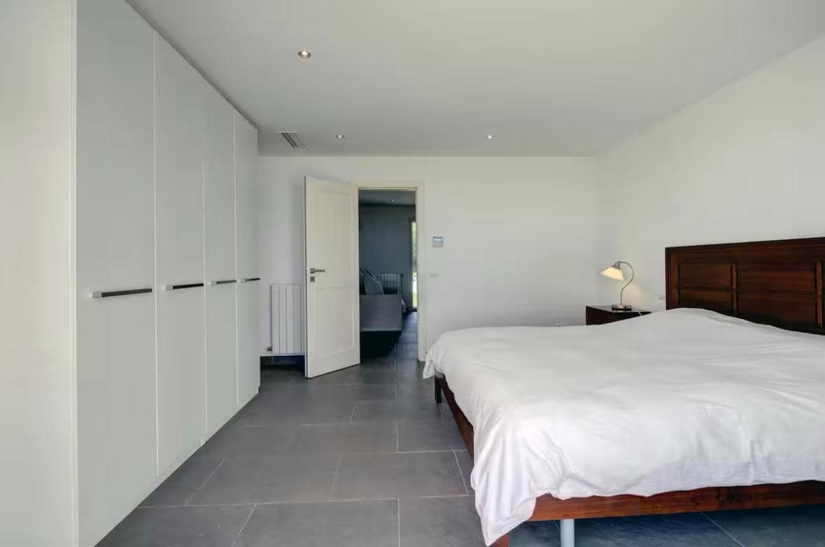 6 soverom Villa til salgs i Manilva med svømmebasseng garasje - € 2 975 000 (Ref: 9851800)