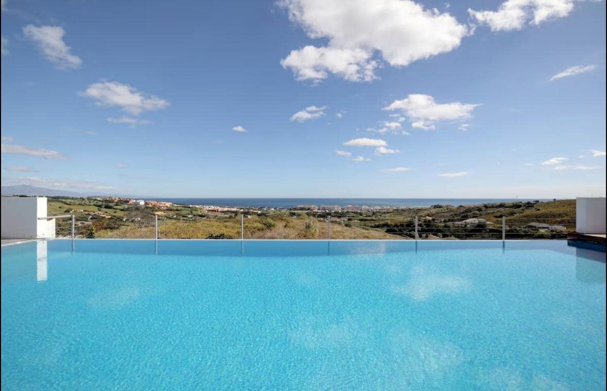 6 soverom Villa til salgs i Manilva med svømmebasseng garasje - € 2 975 000 (Ref: 9851800)