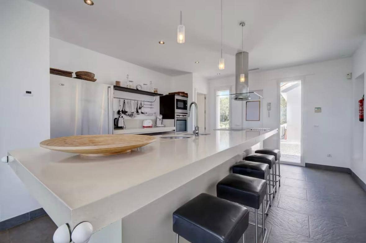 6 soverom Villa til salgs i Manilva med svømmebasseng garasje - € 2 975 000 (Ref: 9851800)