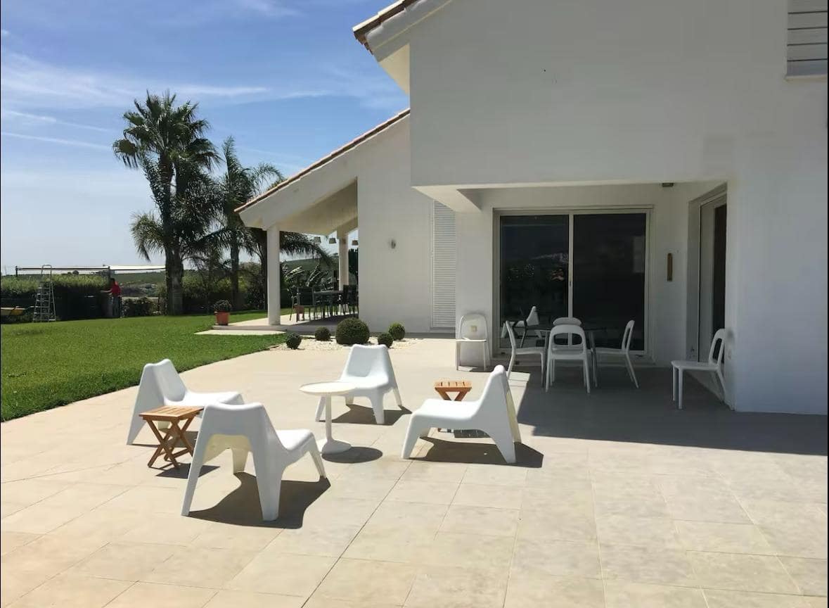 6 soverom Villa til salgs i Manilva med svømmebasseng garasje - € 2 975 000 (Ref: 9851800)