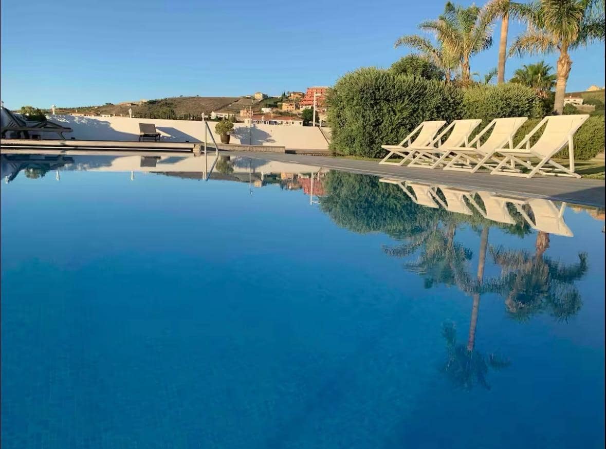 6 soverom Villa til salgs i Manilva med svømmebasseng garasje - € 2 975 000 (Ref: 9851800)