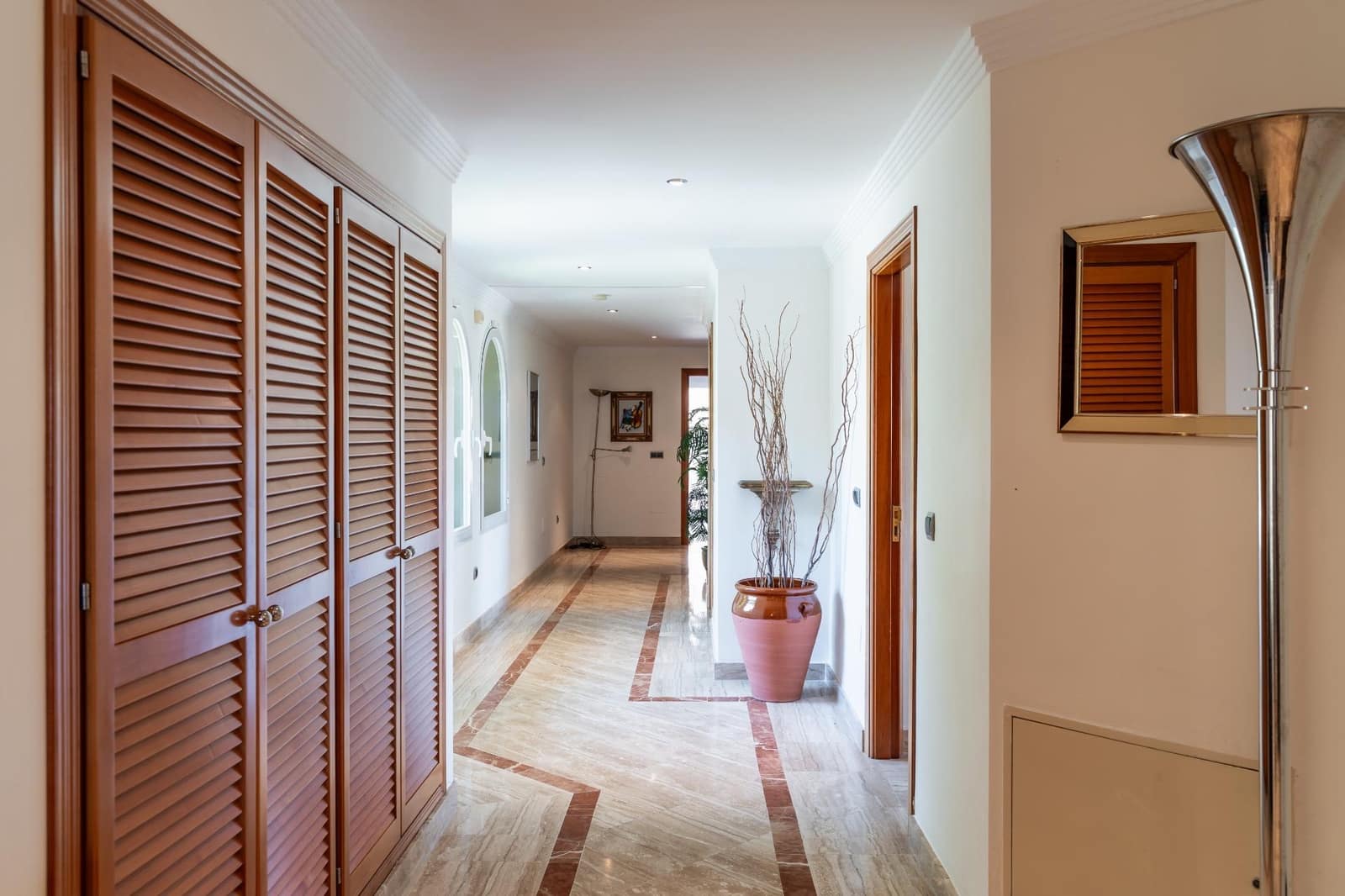 5 bedroom Villa for sale in Benahavis with pool garage - € 4,499,000 (Ref: 9851801)
