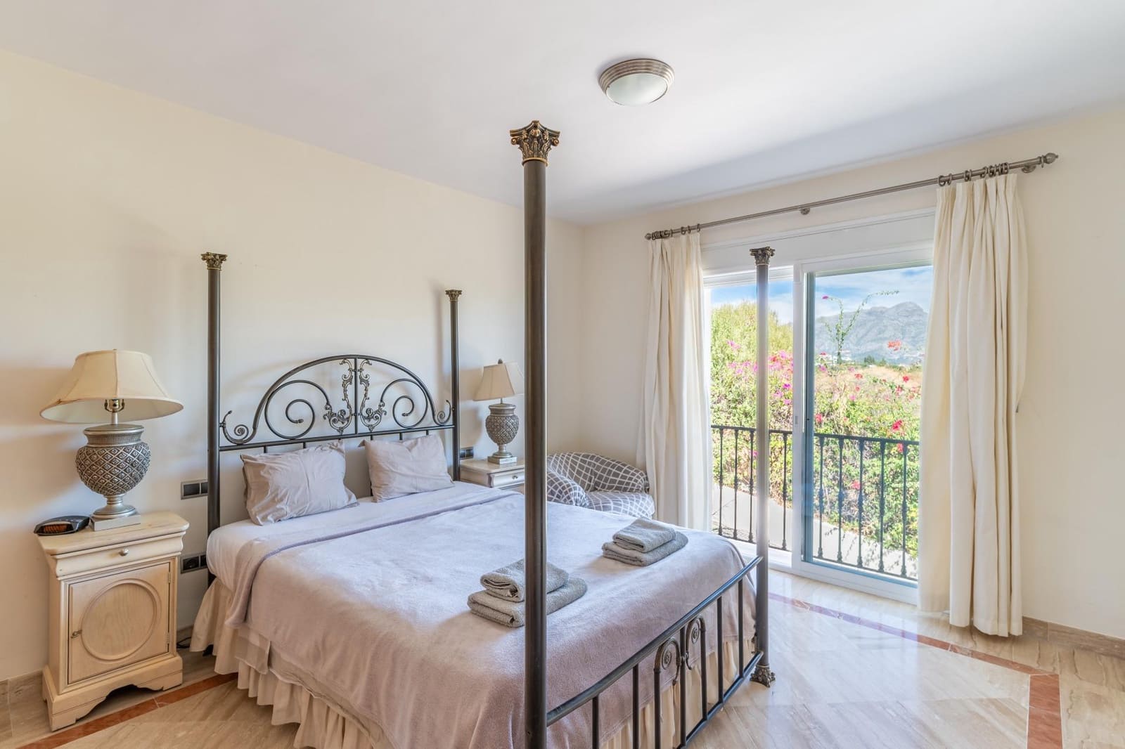 5 bedroom Villa for sale in Benahavis with pool garage - € 4,499,000 (Ref: 9851801)
