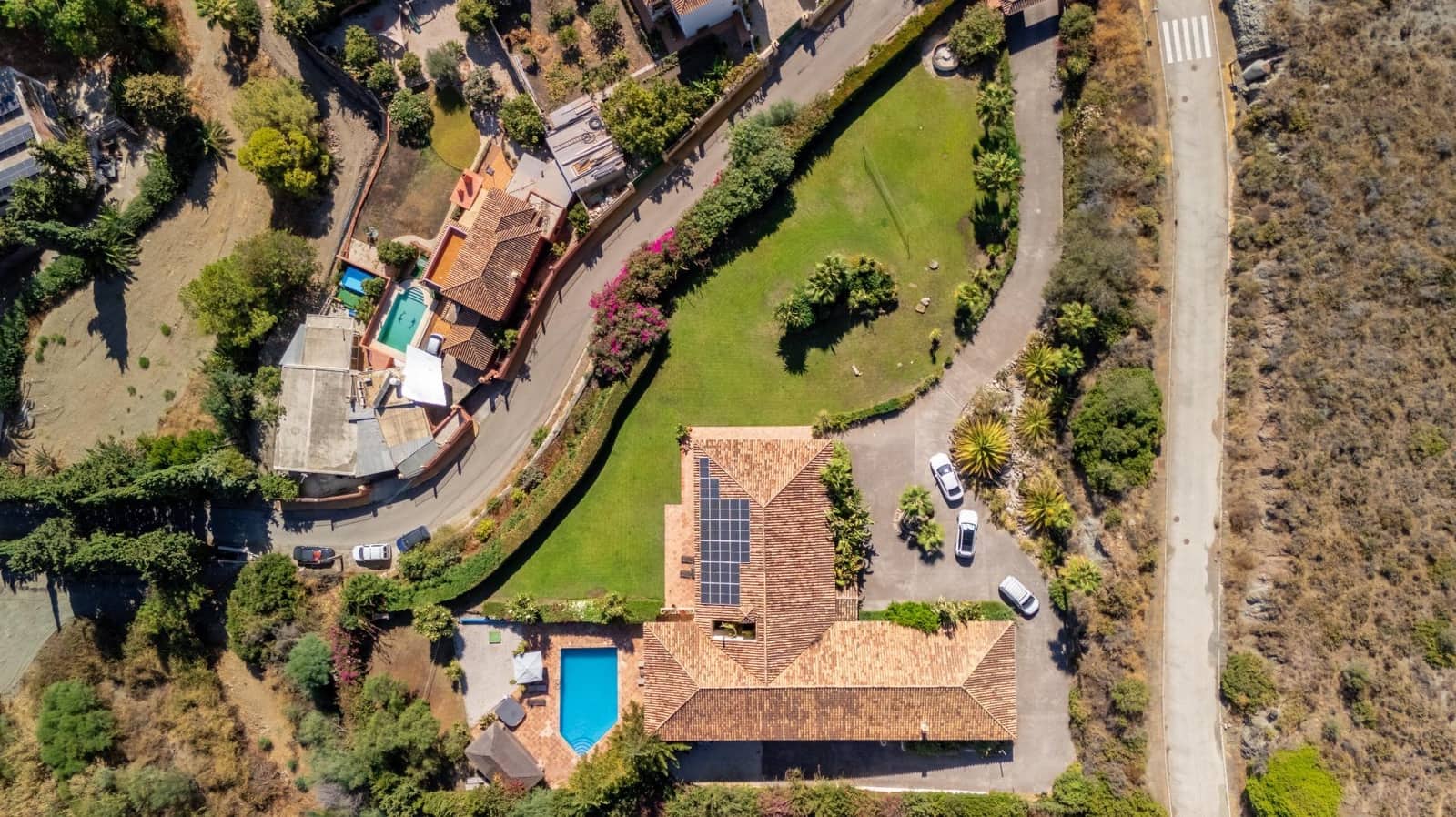 5 bedroom Villa for sale in Benahavis with pool garage - € 4,499,000 (Ref: 9851801)