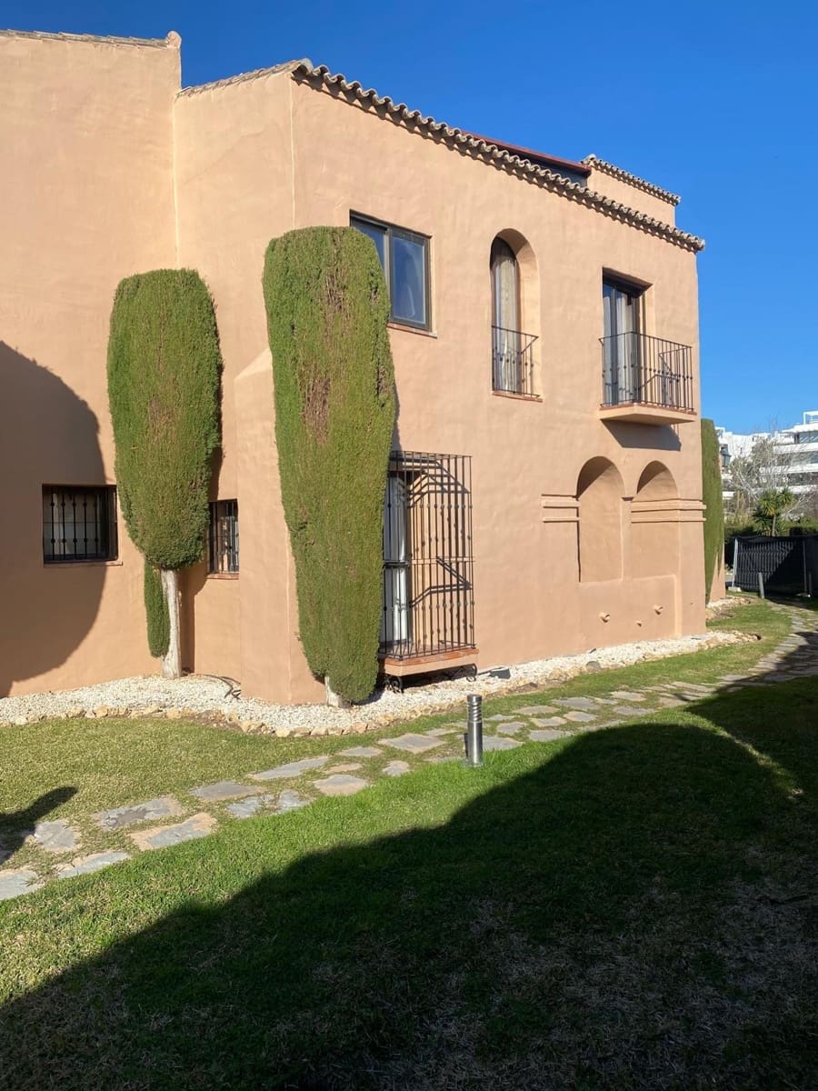 3 bedroom Penthouse for sale in El Paraiso with pool - € 835,000 (Ref: 9855512)