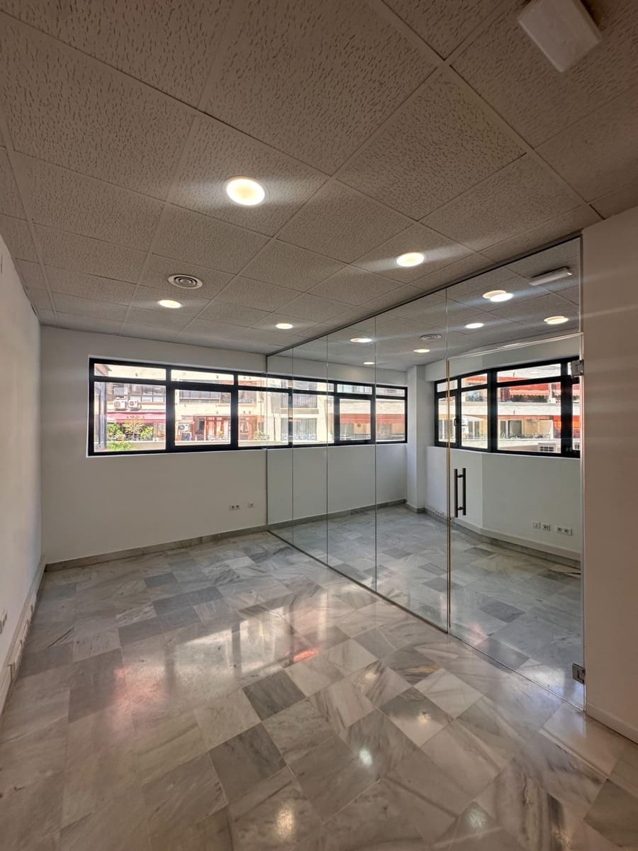 1 bedroom Office for sale in Marbella - € 325,000 (Ref: 9890416)