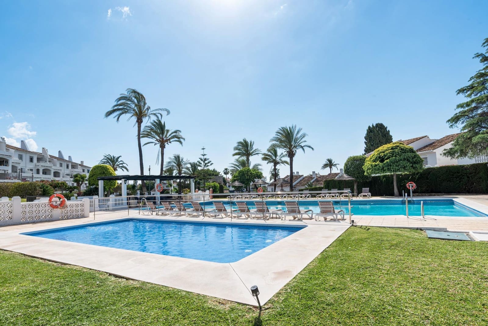 3 sovrum Lägenhet till salu i Nueva Andalucia med pool - 895 000 € (Ref: 9911100)