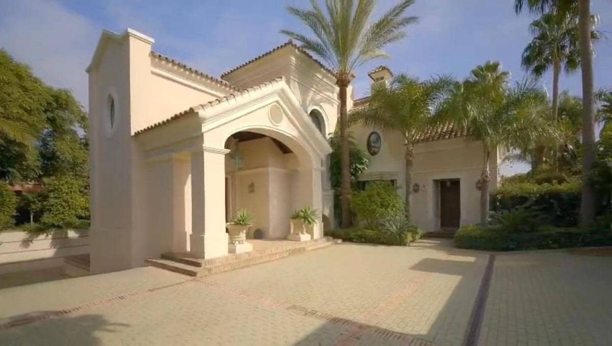 8 sovrum Villa till salu i Guadalmina med pool - 7 500 000 € (Ref: 9911102)