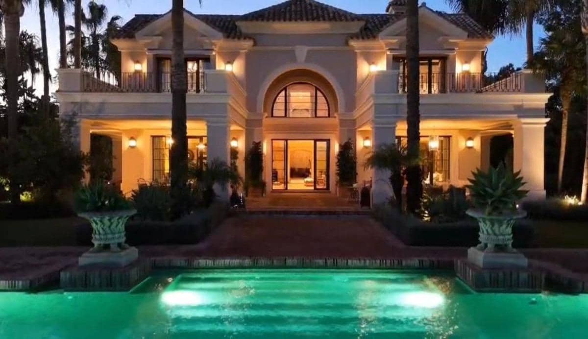 8 sovrum Villa till salu i Guadalmina med pool - 7 500 000 € (Ref: 9911102)