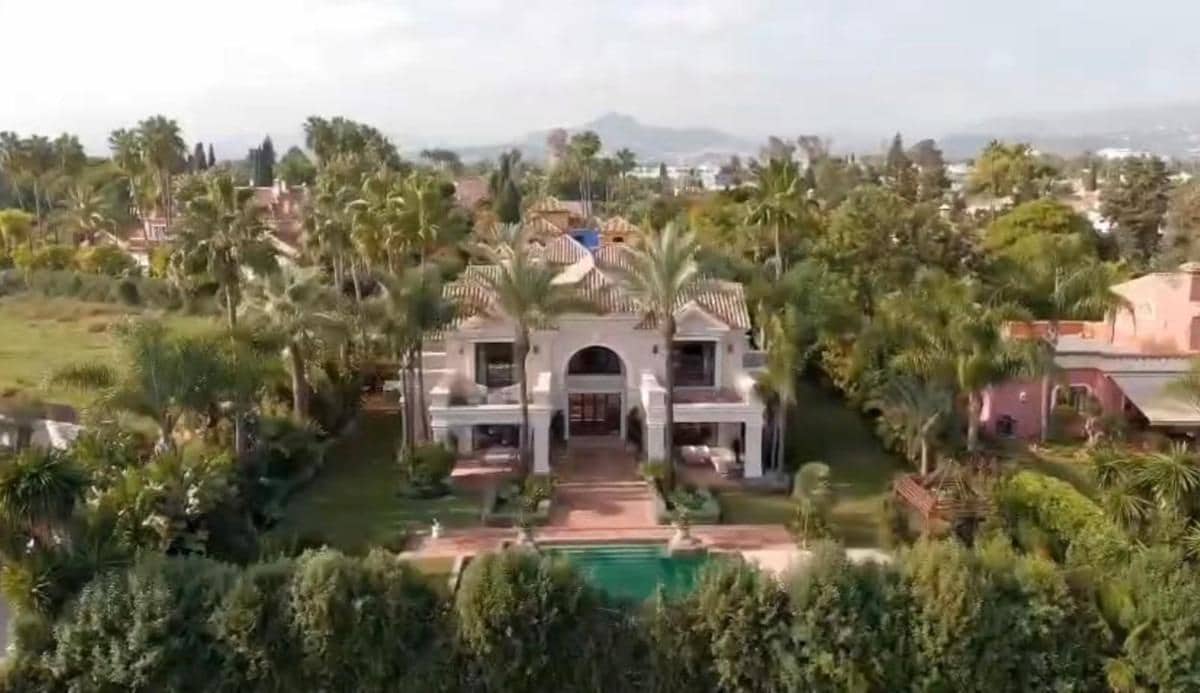 8 sovrum Villa till salu i Guadalmina med pool - 7 500 000 € (Ref: 9911102)