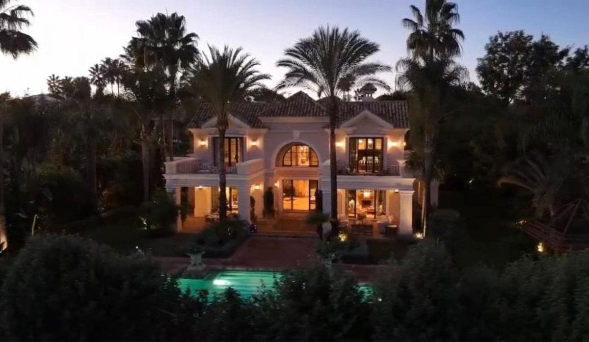 8 sovrum Villa till salu i Guadalmina med pool - 7 500 000 € (Ref: 9911102)