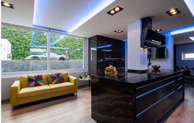 8 Zimmer Villa zu verkaufen in Nueva Andalucia, Marbella mit Pool - 8.900.000 € (Ref: 9911104)