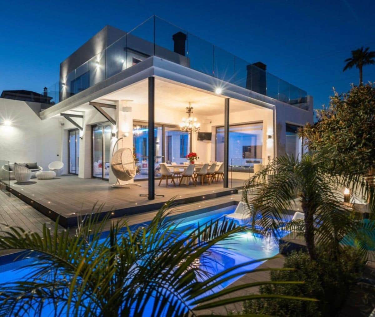 8 Zimmer Villa zu verkaufen in Nueva Andalucia mit Pool - 8.900.000 € (Ref: 9911104)