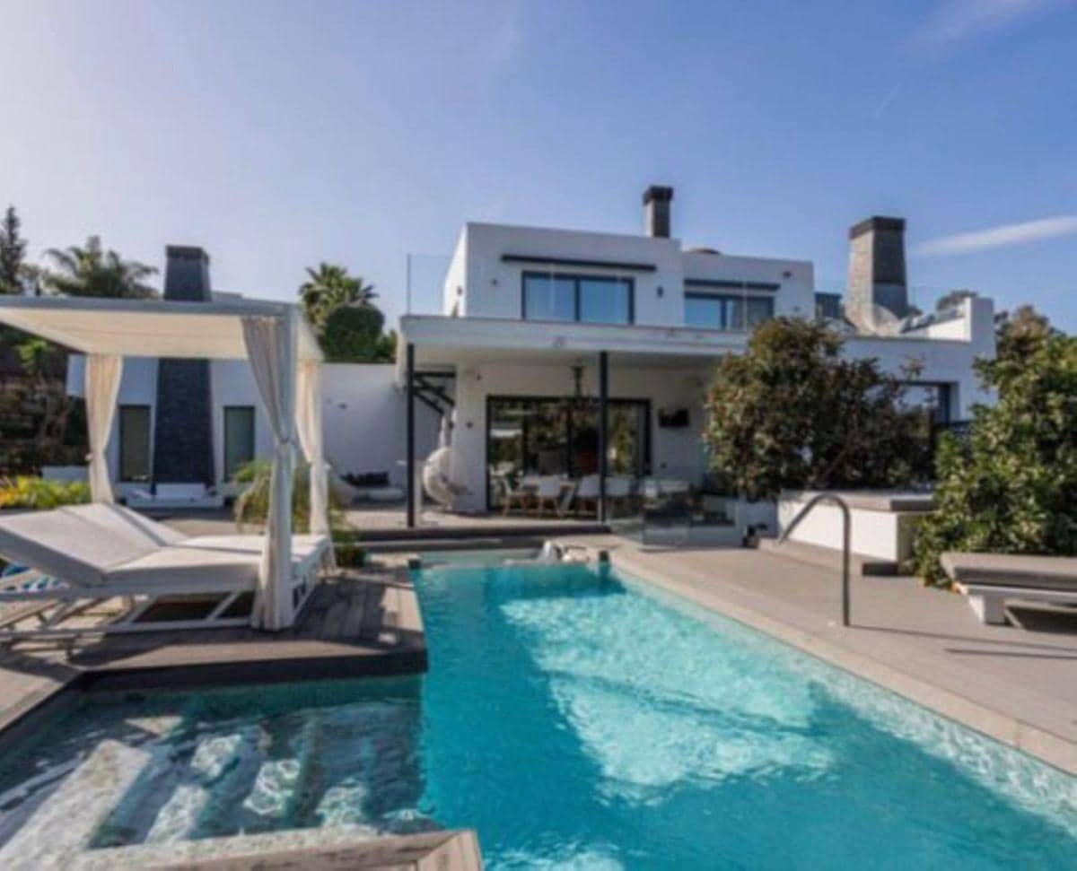 8 Zimmer Villa zu verkaufen in Nueva Andalucia mit Pool - 8.900.000 € (Ref: 9911104)