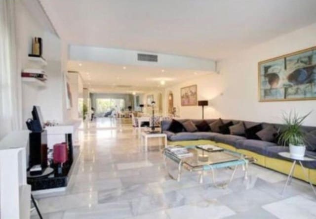 3 slaapkamer Appartement te koop in Marbella met zwembad garage - € 1.100.000 (Ref: 9936435)