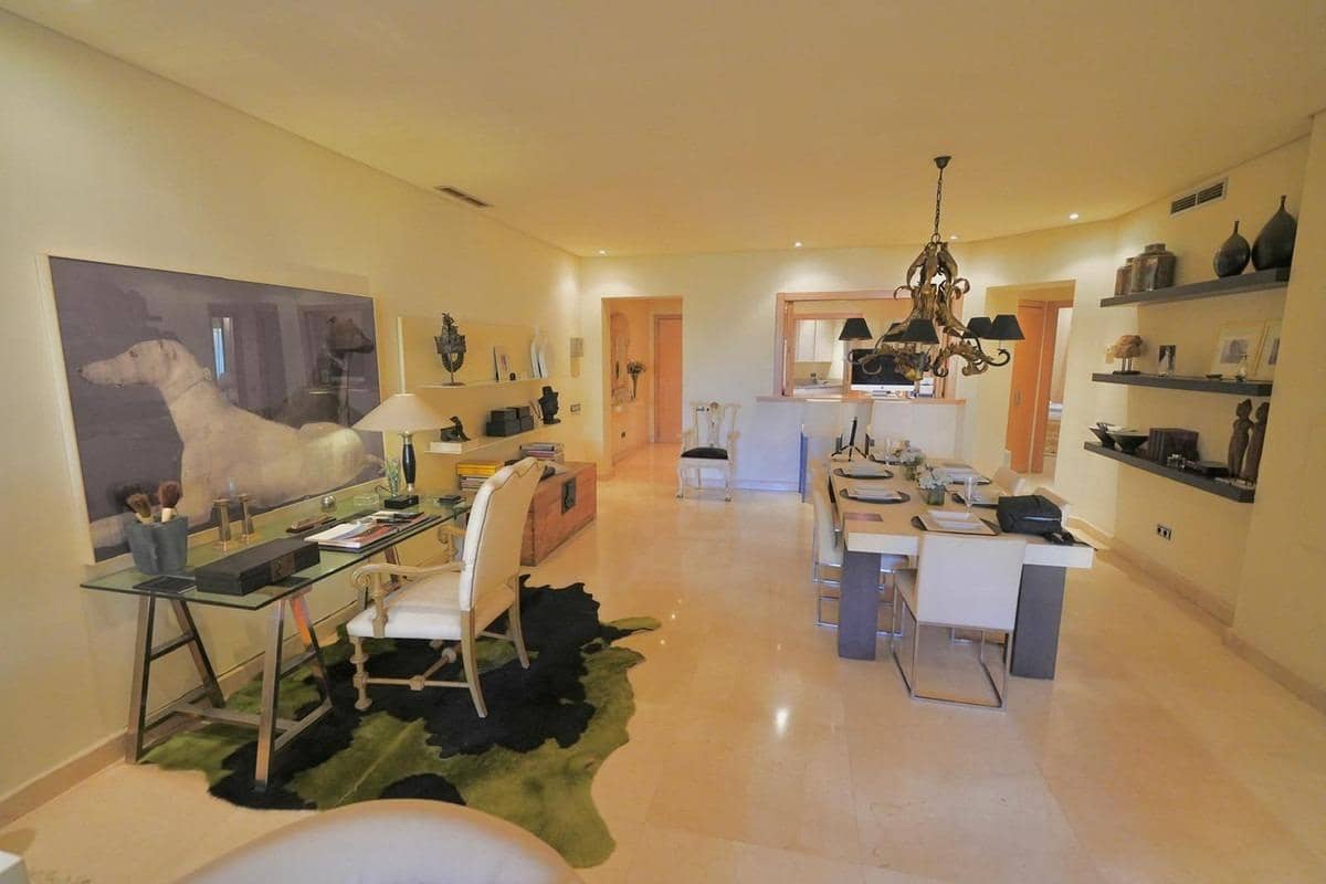 3 Zimmer Apartment zu verkaufen in Marbella mit Pool - 1.575.000 € (Ref: 9938460)