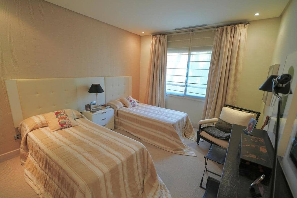 3 Zimmer Apartment zu verkaufen in Marbella mit Pool - 1.575.000 € (Ref: 9938460)