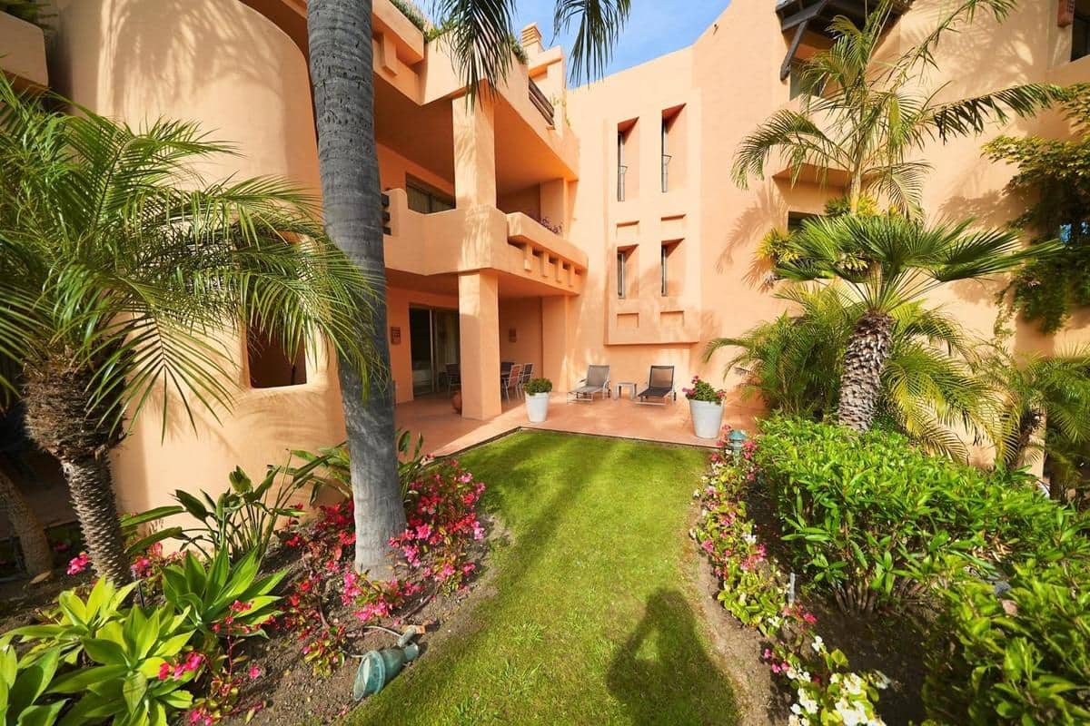 3 Zimmer Apartment zu verkaufen in Marbella mit Pool - 1.575.000 € (Ref: 9938460)