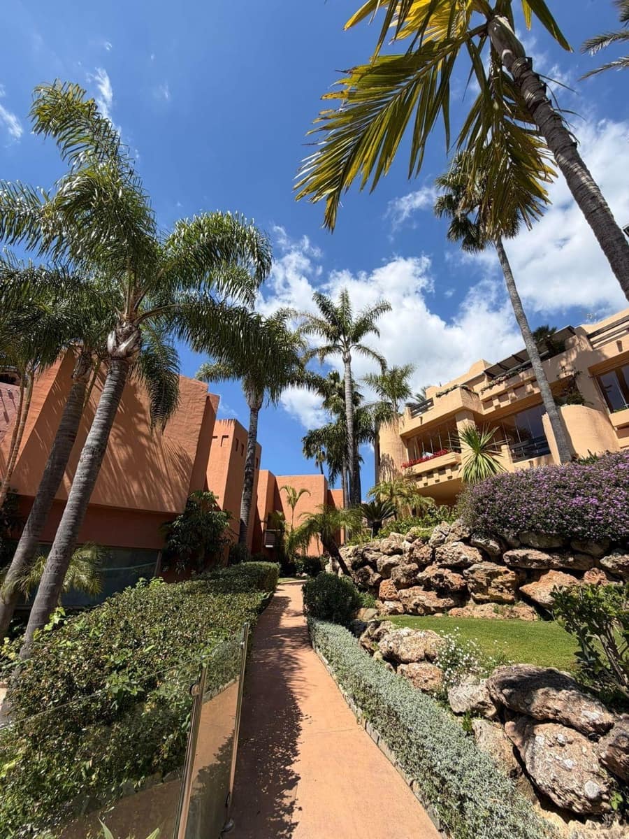 3 Zimmer Apartment zu verkaufen in Marbella mit Pool - 1.575.000 € (Ref: 9938460)