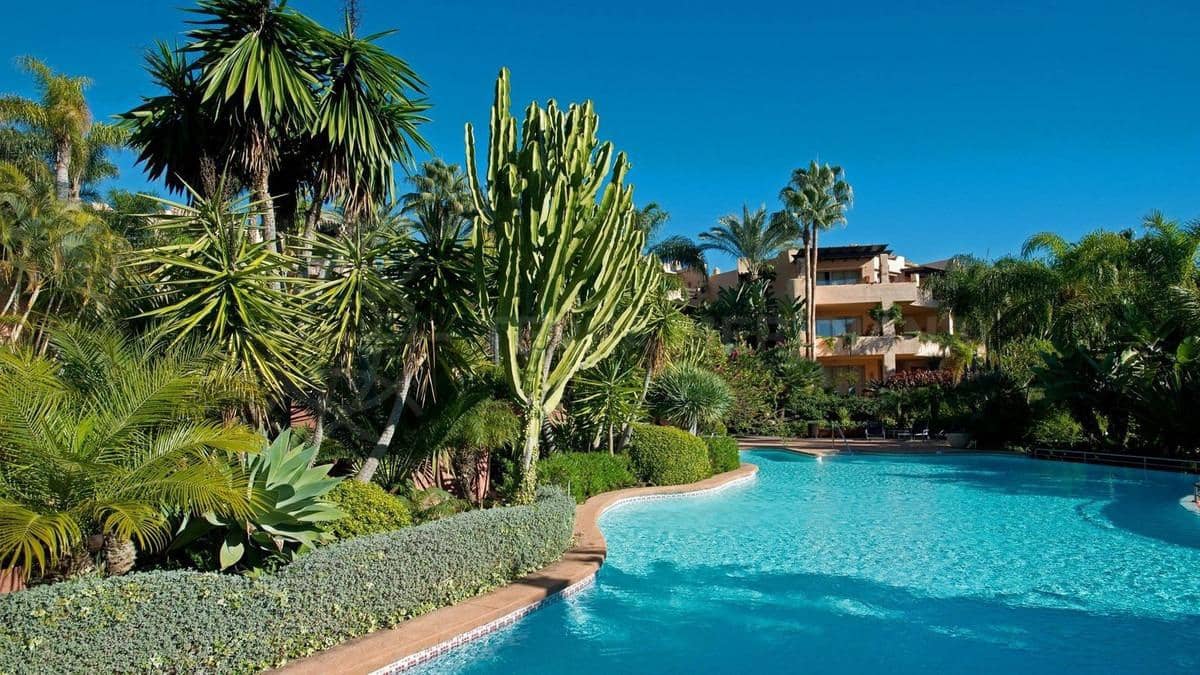 3 Zimmer Apartment zu verkaufen in Marbella mit Pool - 1.575.000 € (Ref: 9938460)