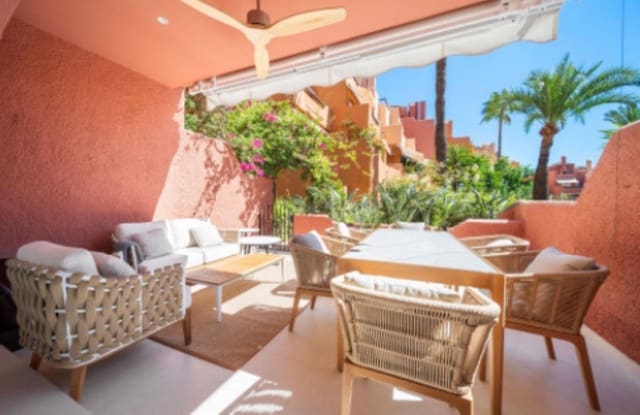 3 soverom Hus til salgs i Nueva Andalucia, Marbella med svømmebasseng - € 1 495 000 (Ref: 9938463)
