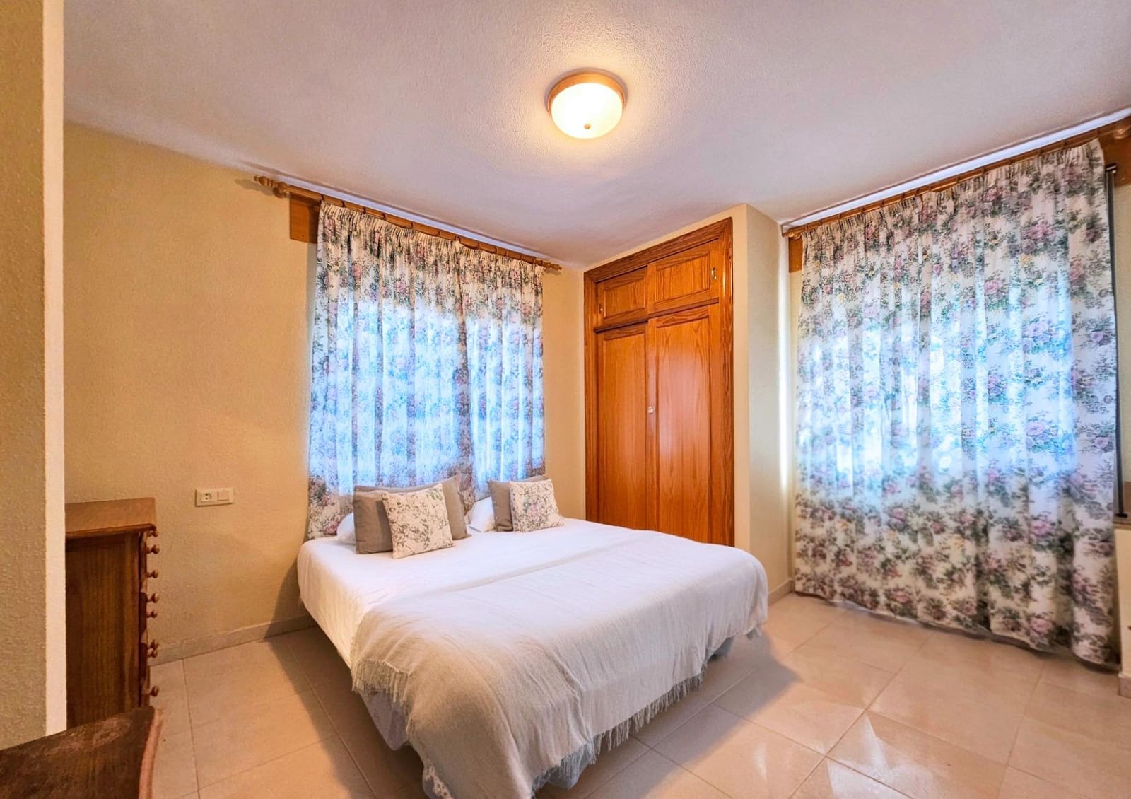 5 bedroom Villa for sale in La Aparecida with garage - € 350,000 (Ref: 10004268)