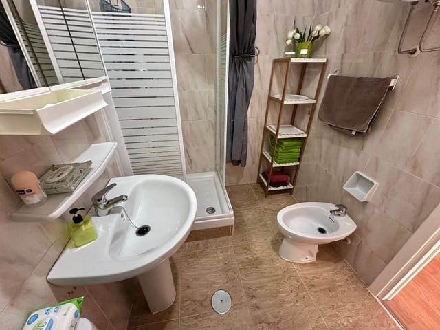 2 soverom Leilighet til leie i La Manga del Mar Menor - € 700 (Ref: 10086261)