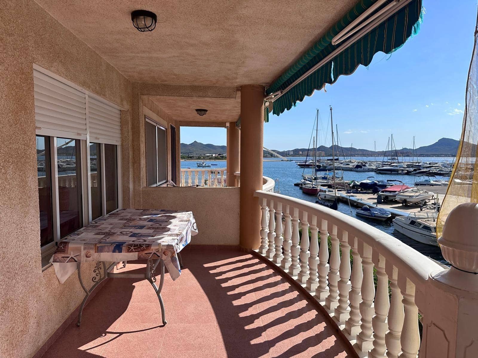 2 soverom Leilighet til leie i La Manga del Mar Menor - € 700 (Ref: 10086261)